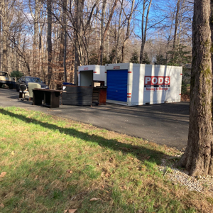 Unloading, Furniture Dolly, and Hand Truck from Helping Hands logistics LLC uploaded 3:28 PM on Nov 7th, 2025