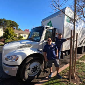 Unloading, Moving Truck, Furniture, Plastic Wrap, and Movers from Yak & Yeti Movers uploaded 9:54 AM on Feb 20th, 2025