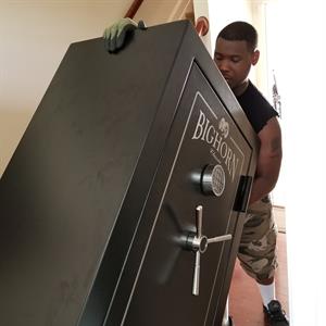 Movers and Safe or Gun Safe from Move Logic uploaded 7:00 AM on Aug 26th, 2022