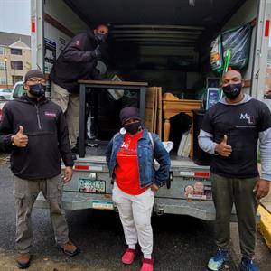 Movers, Moving Truck, Unloading, Customers, and Mask from Move Logic uploaded 6:58 AM on Aug 26th, 2022