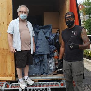 Movers, Loading, Mask, and Customers from Move Logic uploaded 7:17 AM on Aug 26th, 2022