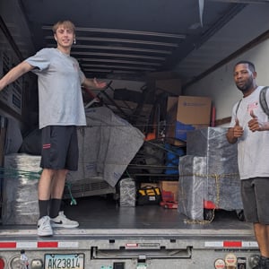 Moving Truck, Movers, Unloading, Moving Boxes, and Loading from DeAlex Moving service LLC uploaded 11:54 PM on Nov 5th, 2025