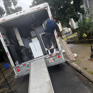 Moving Truck, Loading, and Movers from Top Knotch Cleaning And Moving Services LLC uploaded 4:41 AM on Aug 5th, 2026