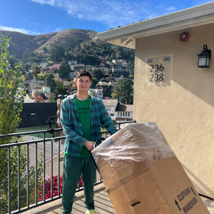 Moving Truck and Movers from Kalin&PO Moving and Storage LLC uploaded 3:01 PM on Oct 6th, 2025