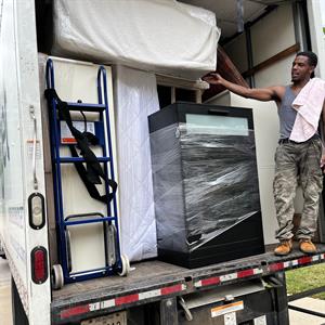 Movers, Packing, Furniture Dolly, Customers, and Loading from 1st Move uploaded 7:11 PM on Nov 11th, 2022