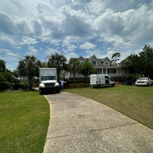 Customers, Hand Truck, Movers, Unloading, and Moving Truck from Mt. Pleasant Movers  uploaded 12:45 AM on Jul 11th, 2024