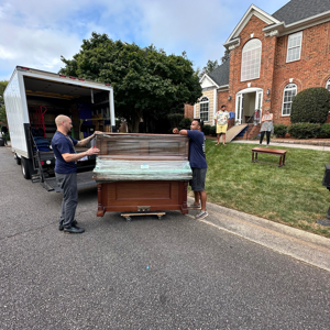 Piano from All In Movers uploaded 8:25 AM on Jan 7th, 2026